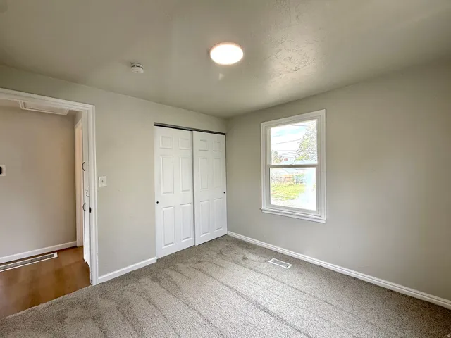 Wall-to-wall carpeting and neutral wall tones