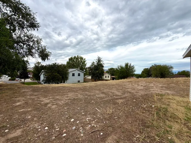 Expansive undeveloped lot with a natural, varied terrain