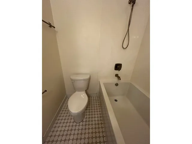 Main floor full bath