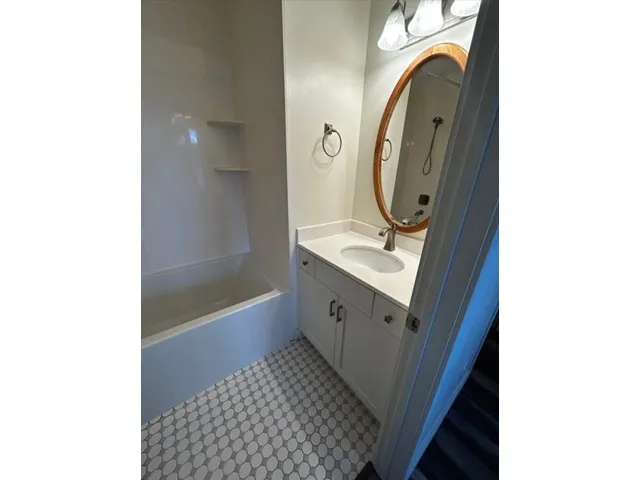 Main floor ensuite full bath.