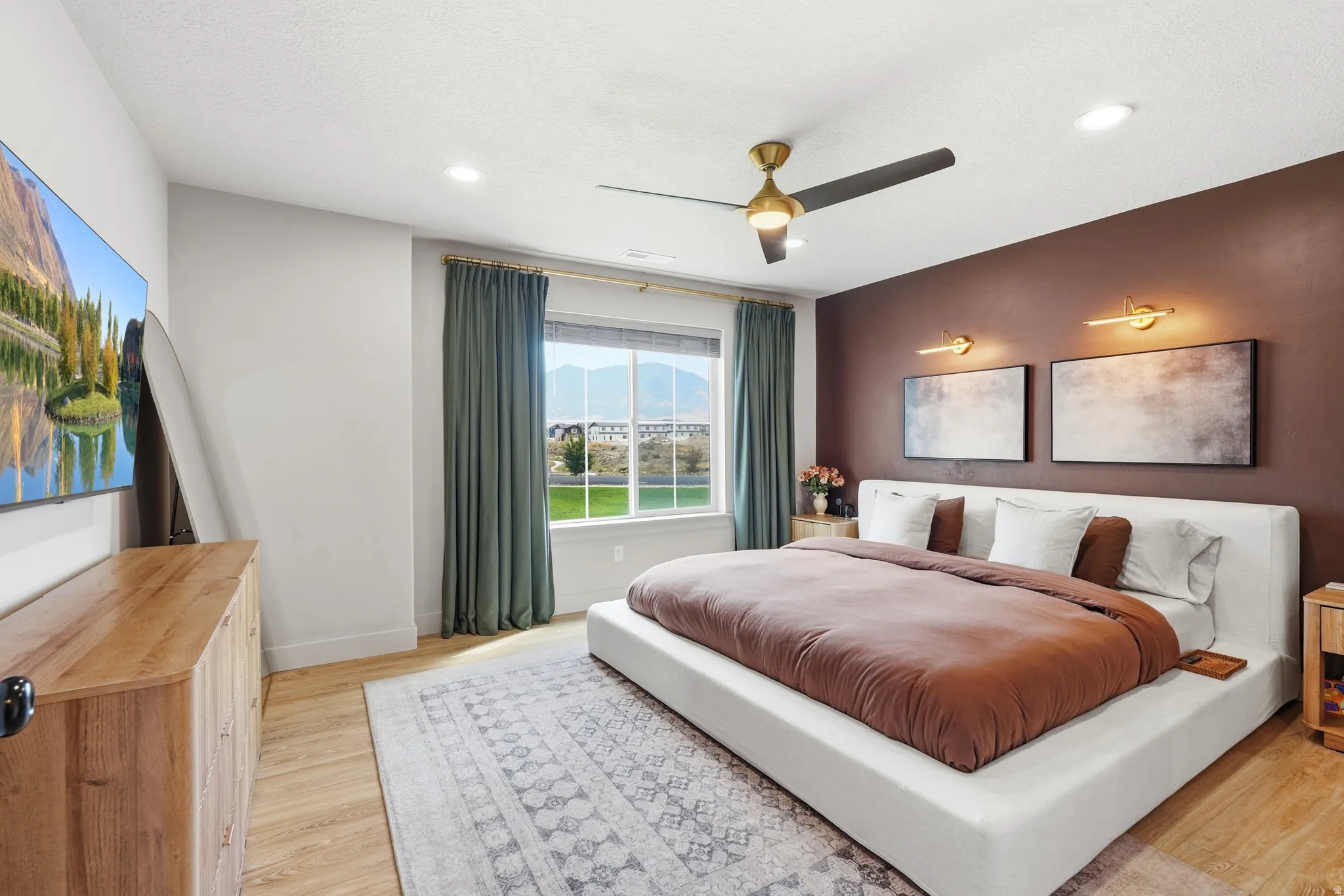 Recessed lighting, wood-finish flooring, and a ceiling fan with integrated lighting