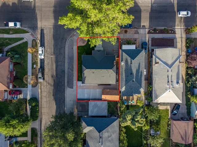 Corner lot positioning with mature trees