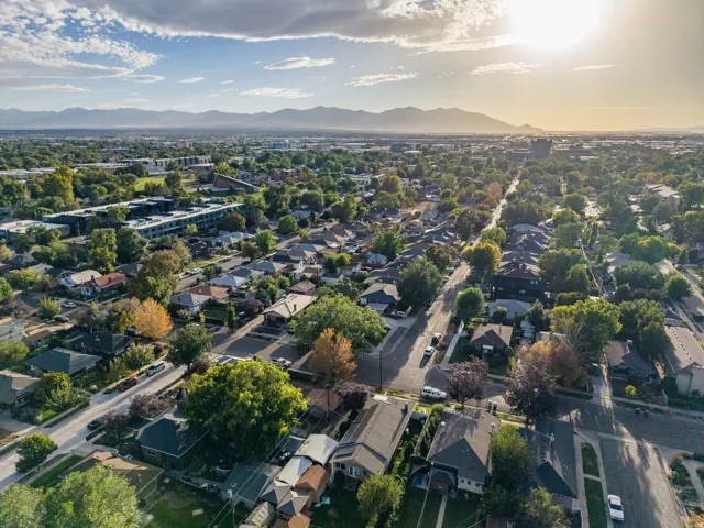 Expansive urban neighborhood featuring extensive tree canopy and varied residential architecture