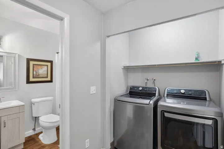 Integrated laundry area with shelving