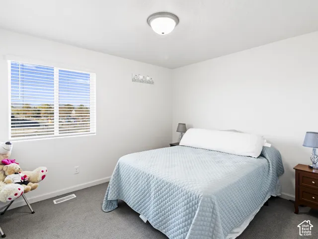 Recessed window with horizontal blinds