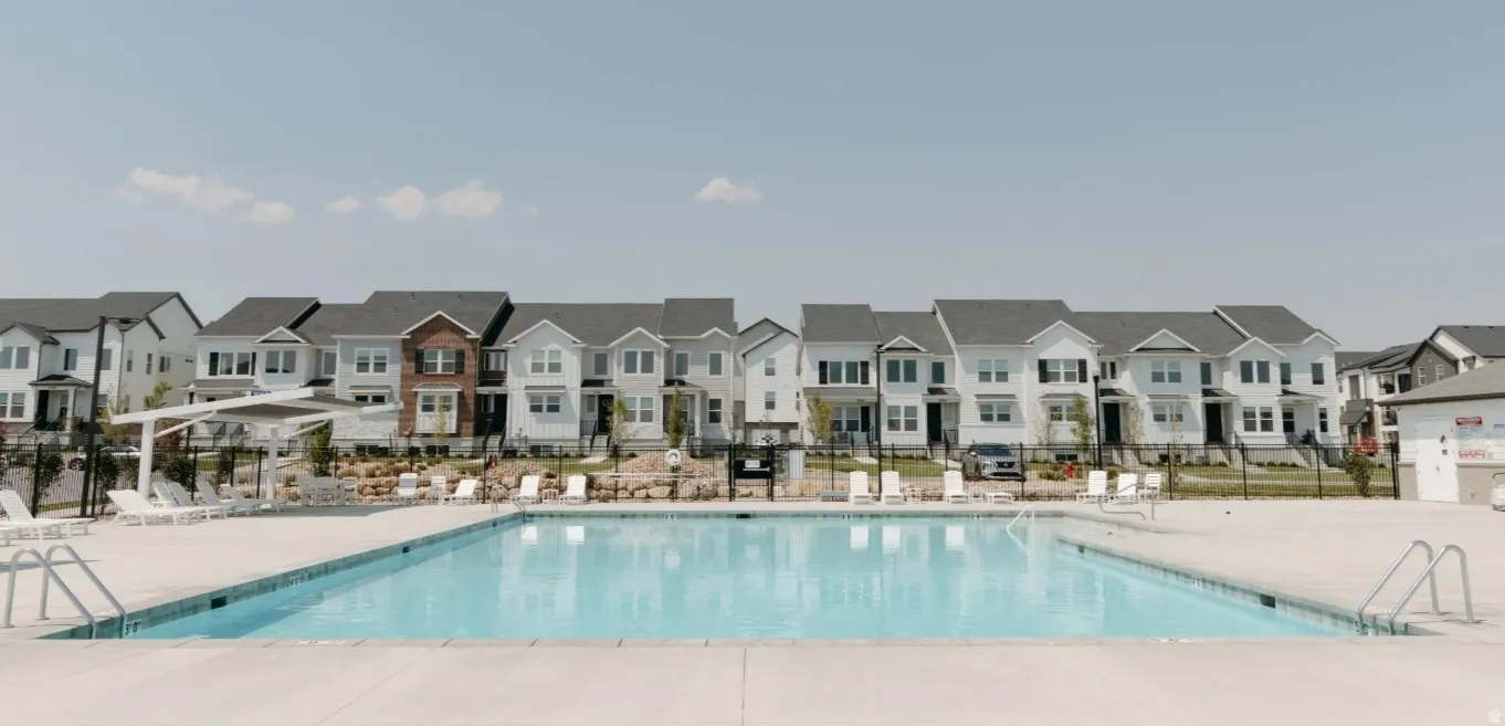 Mountain Ridge Pool