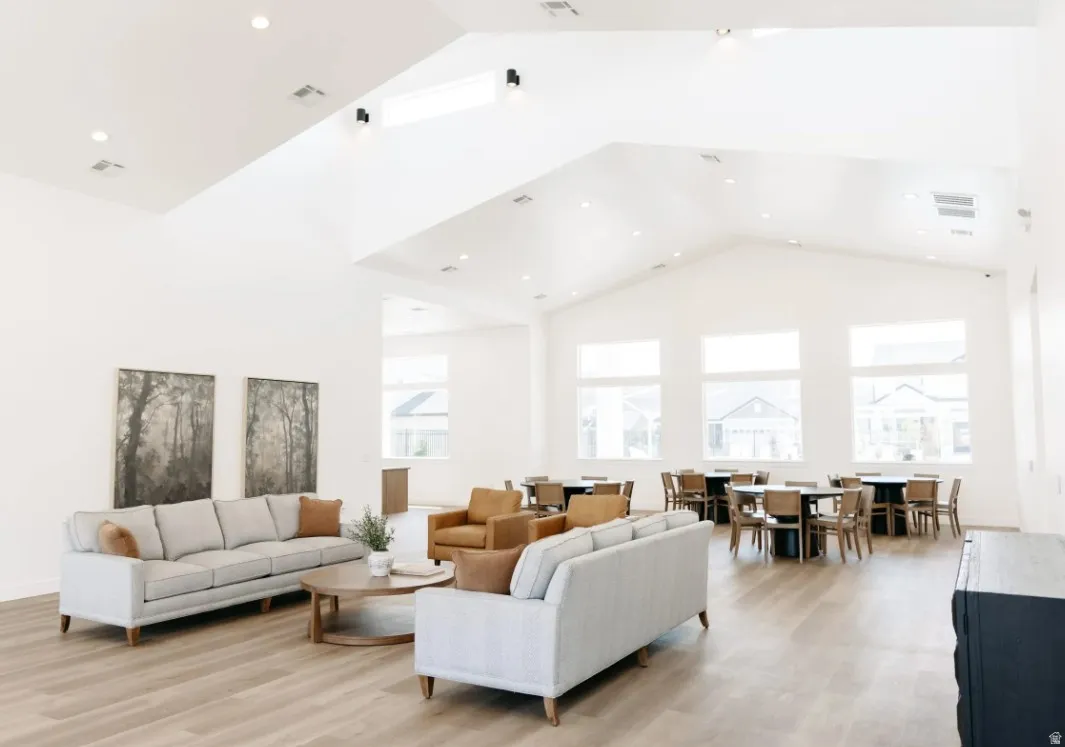 Mountain Ridge Larger Clubhouse