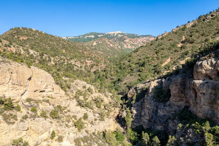 2235 S Chekshani Cliffs, New Harmony, Utah 84757