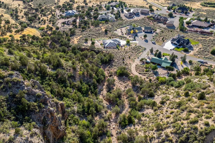 2235 S Chekshani Cliffs, New Harmony, Utah 84757