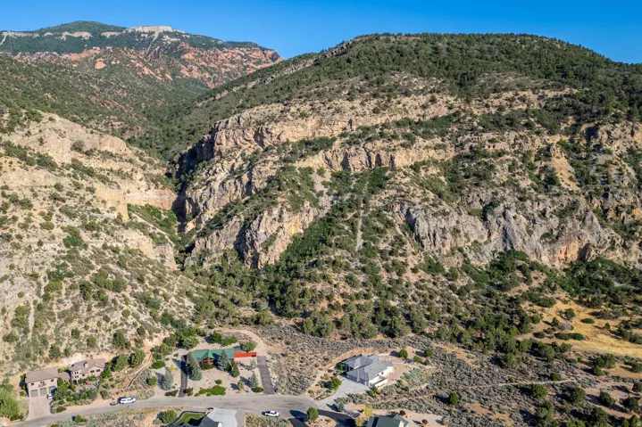 2235 S Chekshani Cliffs, New Harmony, Utah 84757