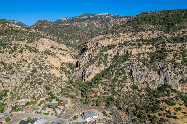 2235 S Chekshani Cliffs, New Harmony, Utah 84757