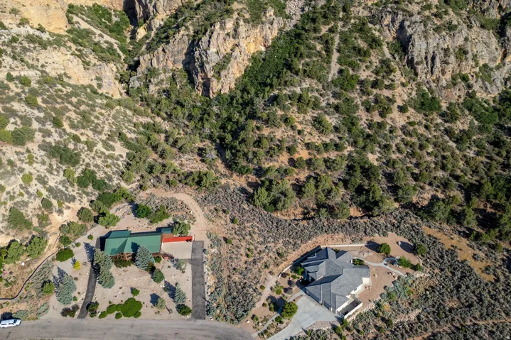 2235 S Chekshani Cliffs, New Harmony, Utah 84757