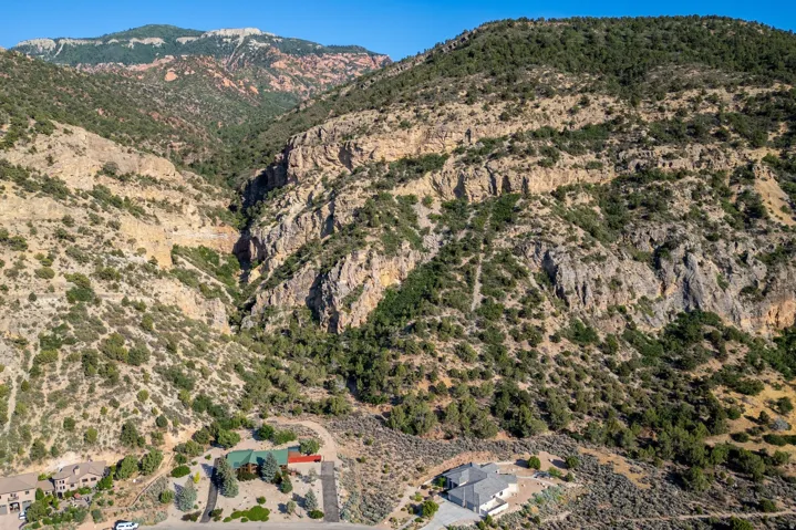 2235 S Chekshani Cliffs, New Harmony, Utah 84757