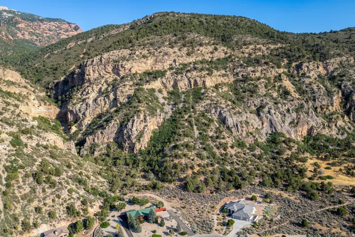 2235 S Chekshani Cliffs, New Harmony, Utah 84757