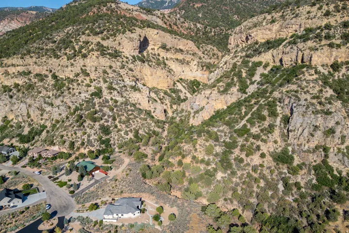 2235 S Chekshani Cliffs, New Harmony, Utah 84757