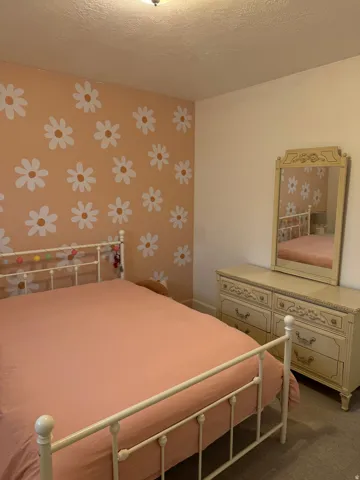 Accent wall featuring a daisy pattern