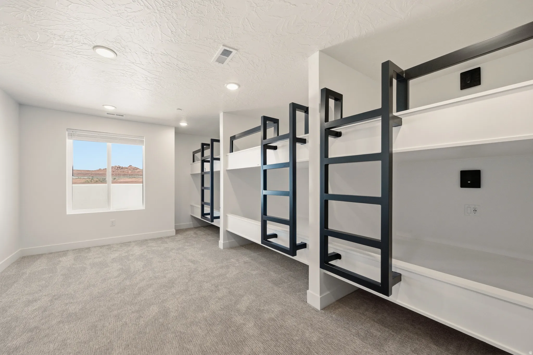 *Photo of similar unit*