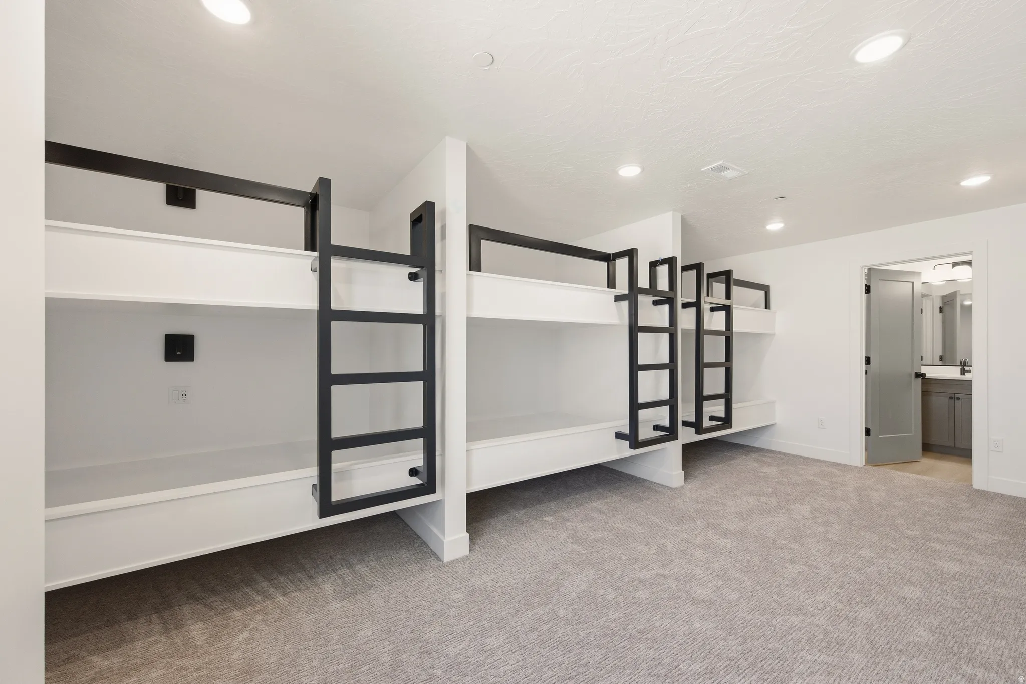 *Photo of similar unit*