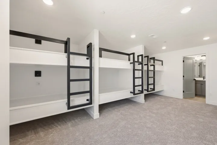 *Photo of similar unit*