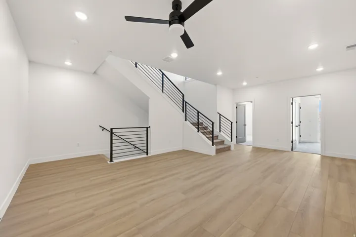 *Photo of similar unit*
