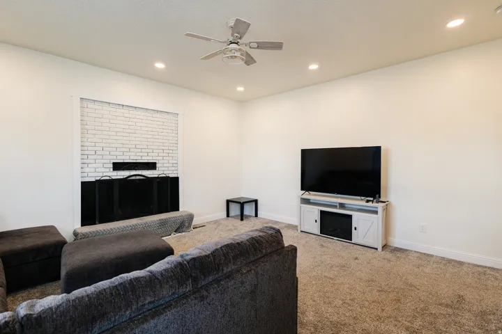 Integrated ceiling lighting and a central ceiling fan