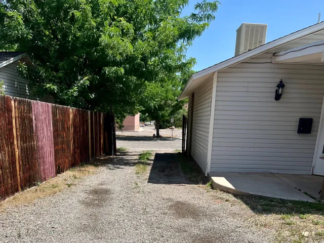Driveway access to backyard and garage