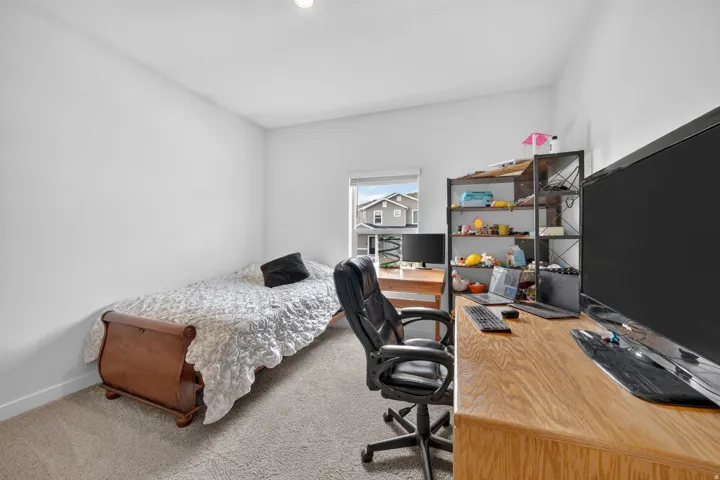 Recessed ceiling lighting, neutral carpet flooring, and a single window
