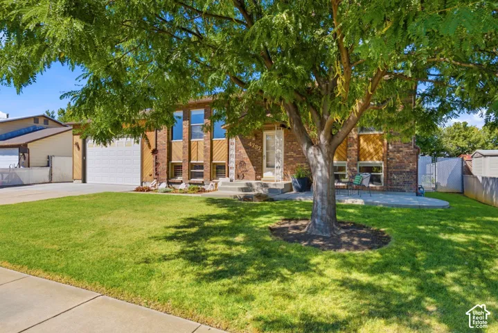 Entrance and shaded front patio