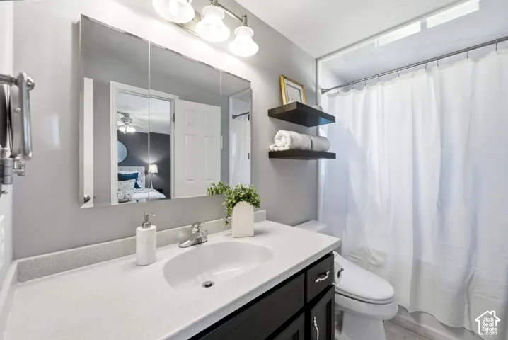 Shared bathroom attached to the primary bedroom.