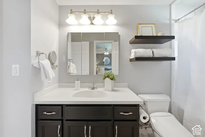 Shared bathroom attached to the primary bedroom.