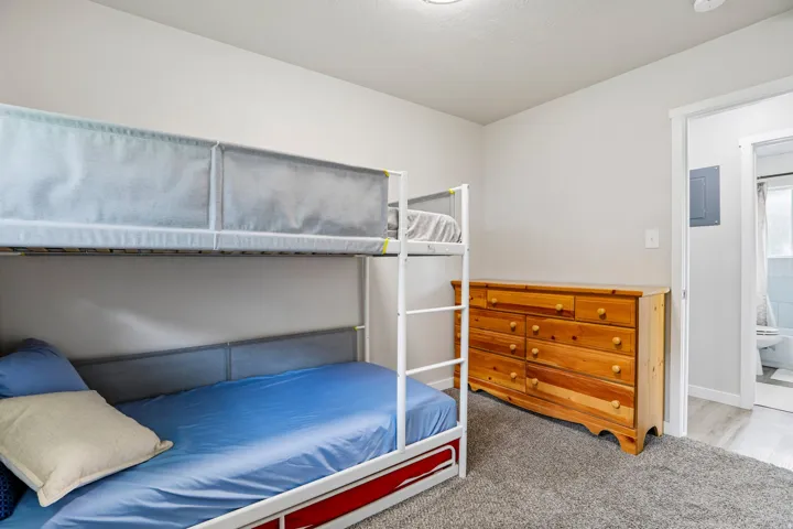 Wall-to-wall carpeting in a neutral tone