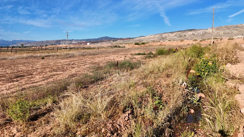Expansive land parcel featuring open terrain and distant mountains