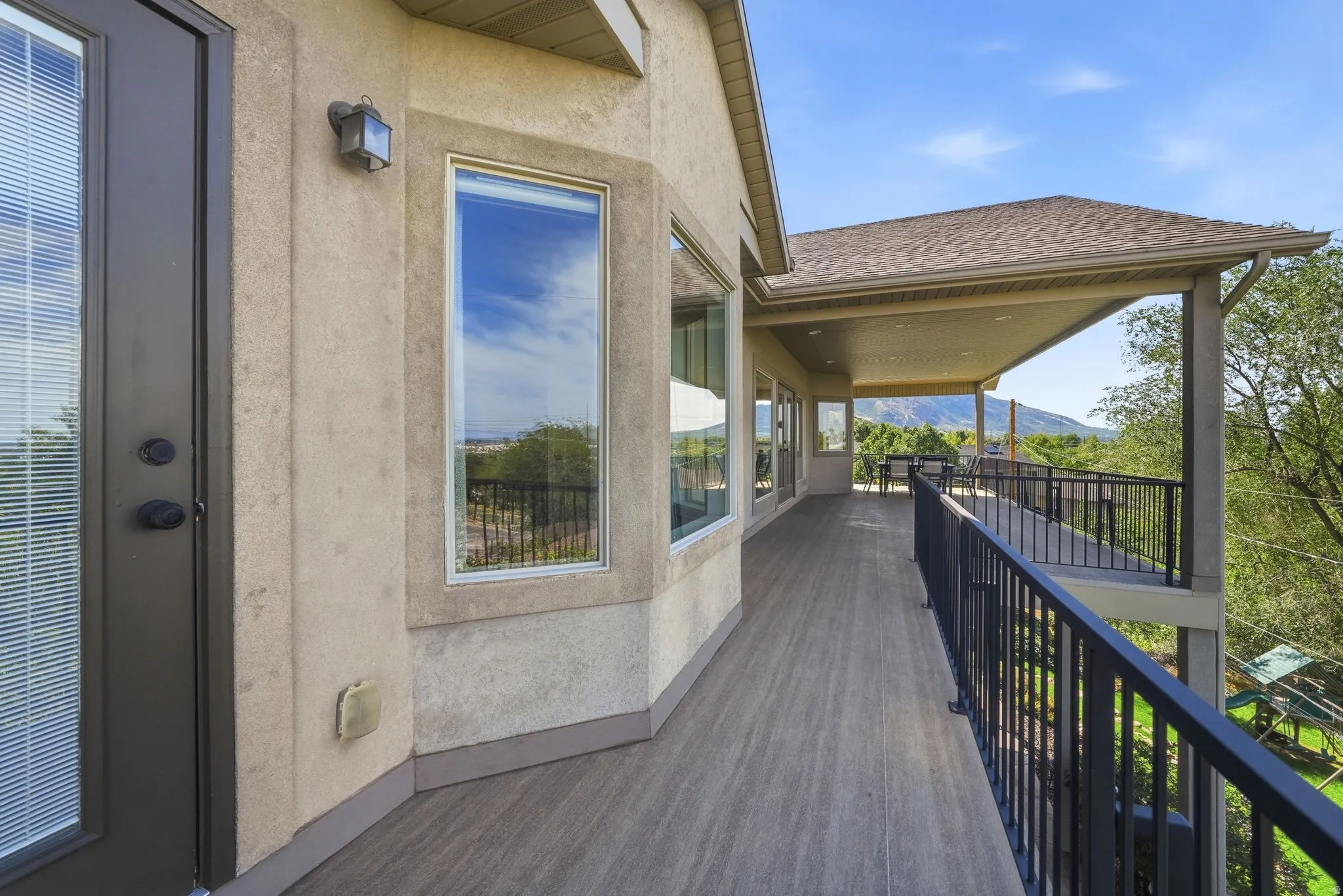 Upper Deck- Access from Primary Bedroom