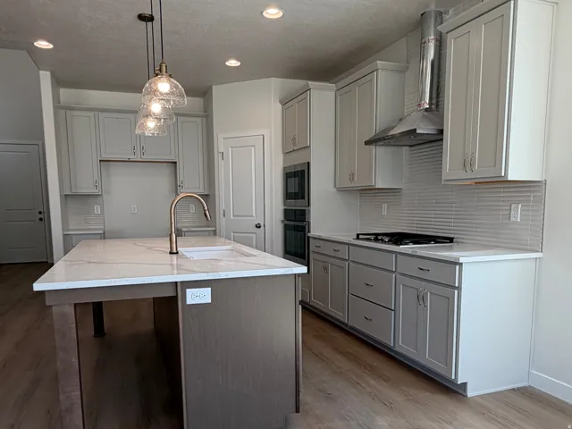 My friend Tiffiny calls this a 4-butt kitchen.  No longer too many cooks in the kitchen complaints