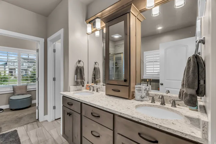 Dual vanity with undermount sinks and light-toned countertops