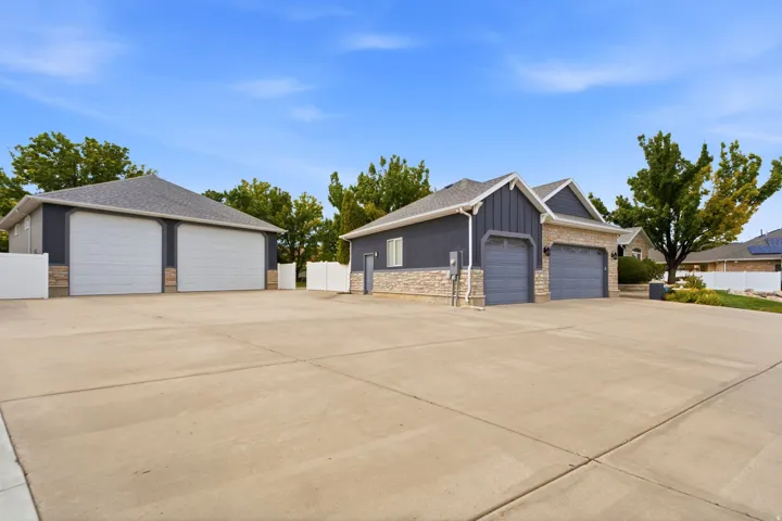 Expansive concrete driveway