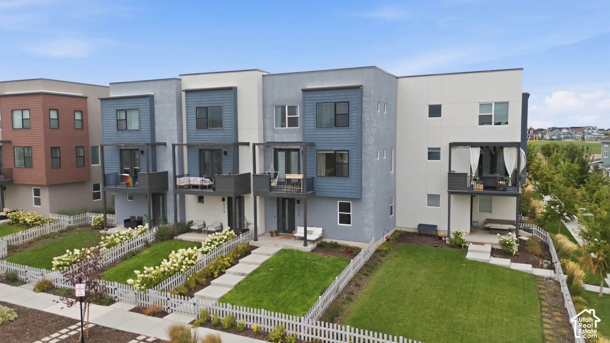 Blue Corner Unit with Views!