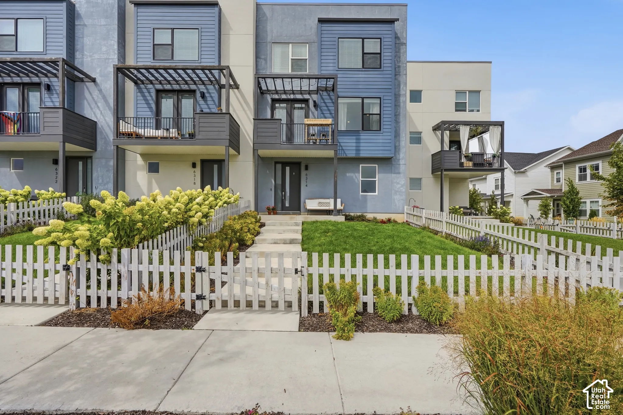 Gorgeous Corner Unit Townhouse