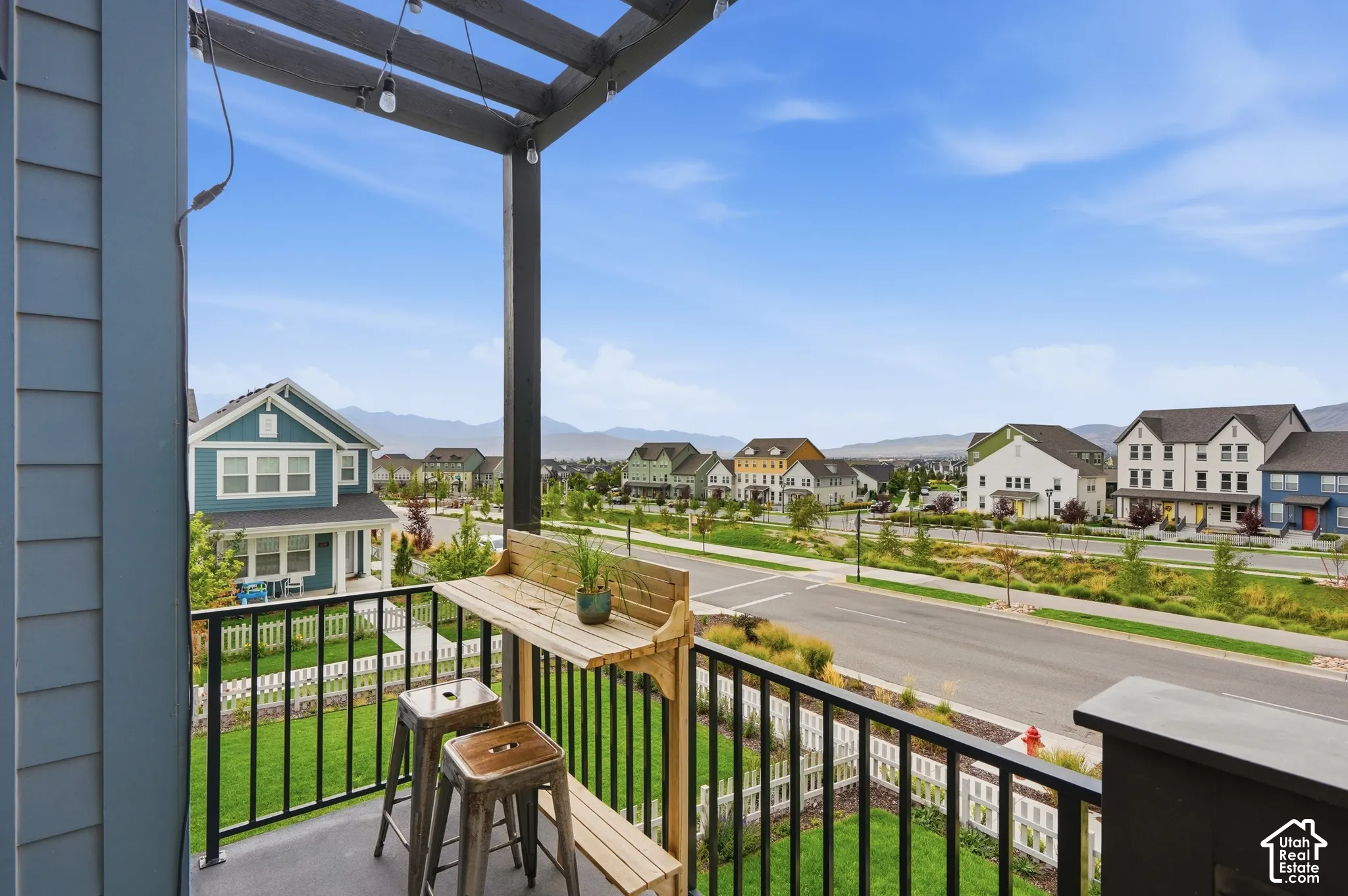 Second Level Deck w/ Views