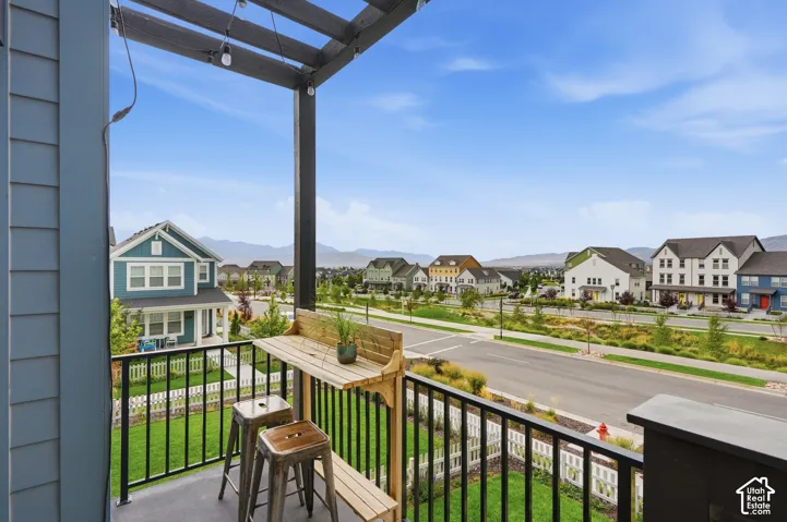 Second Level Deck w/ Views