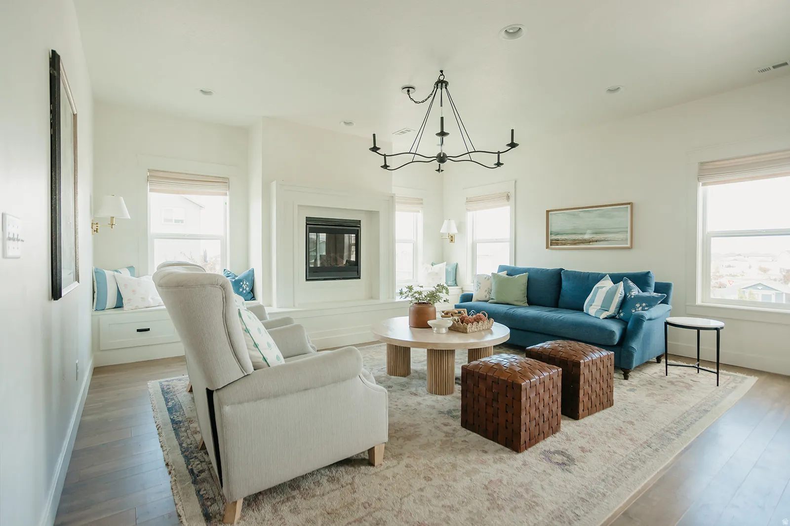 Recessed lighting, wood-finish flooring, a built-in window seat, a built-in fireplace, and a ceiling-mounted chandelier