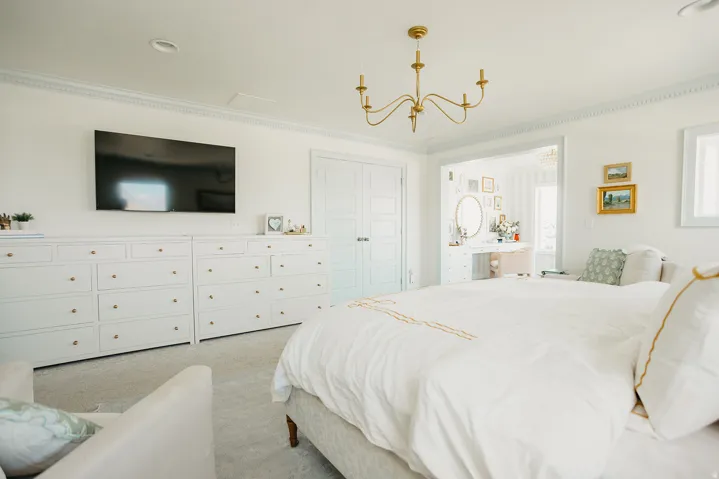 Recessed ceiling lighting, crown molding, double doors, and a gold-finish chandelier