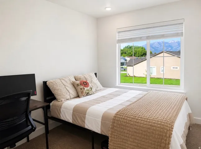 Large window with blinds offering a mountain backdrop