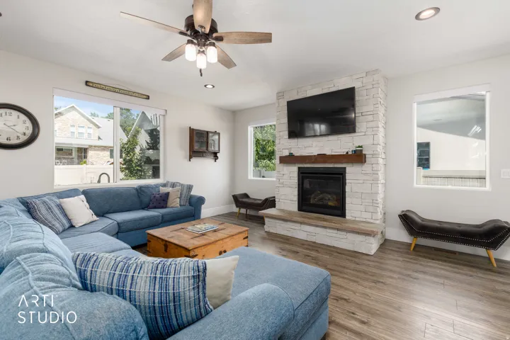 364 W Clark Cir, Farmington, Utah 84025