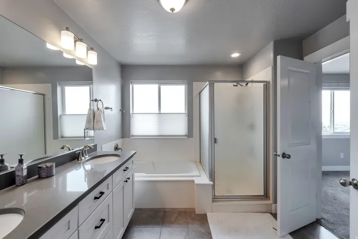 Dual vanity with undermount sinks and light-toned countertops