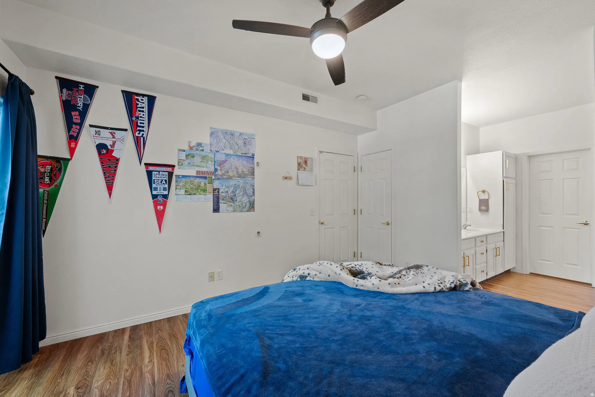 Wood-finish flooring with a ceiling fan
