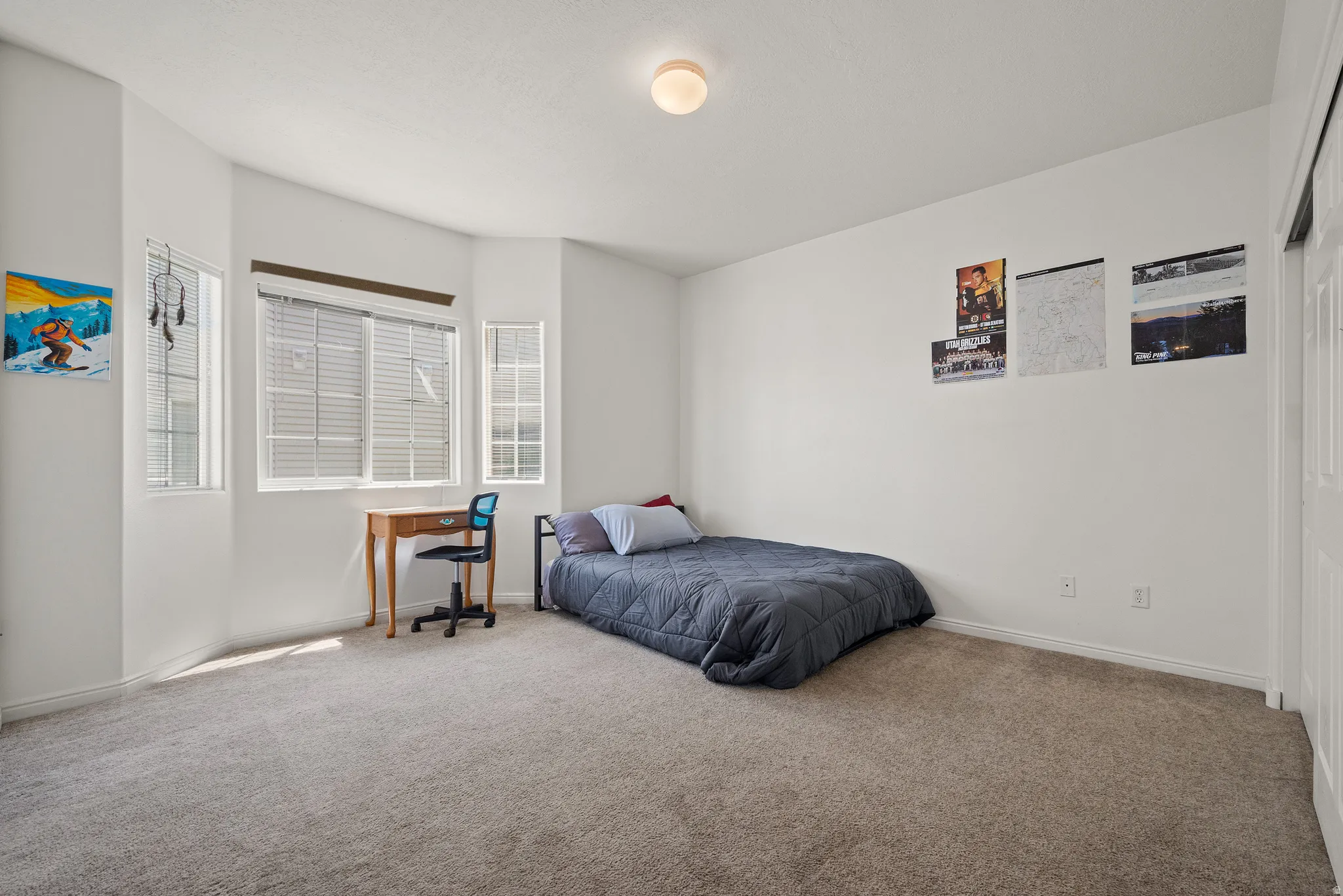 White walls with gray carpet flooring