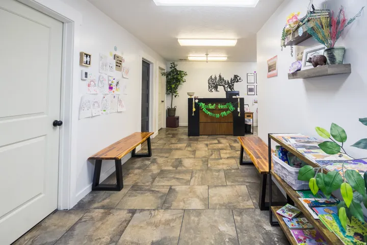 Tiled flooring with a varied pattern