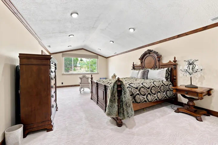 Vaulted ceiling with recessed lighting