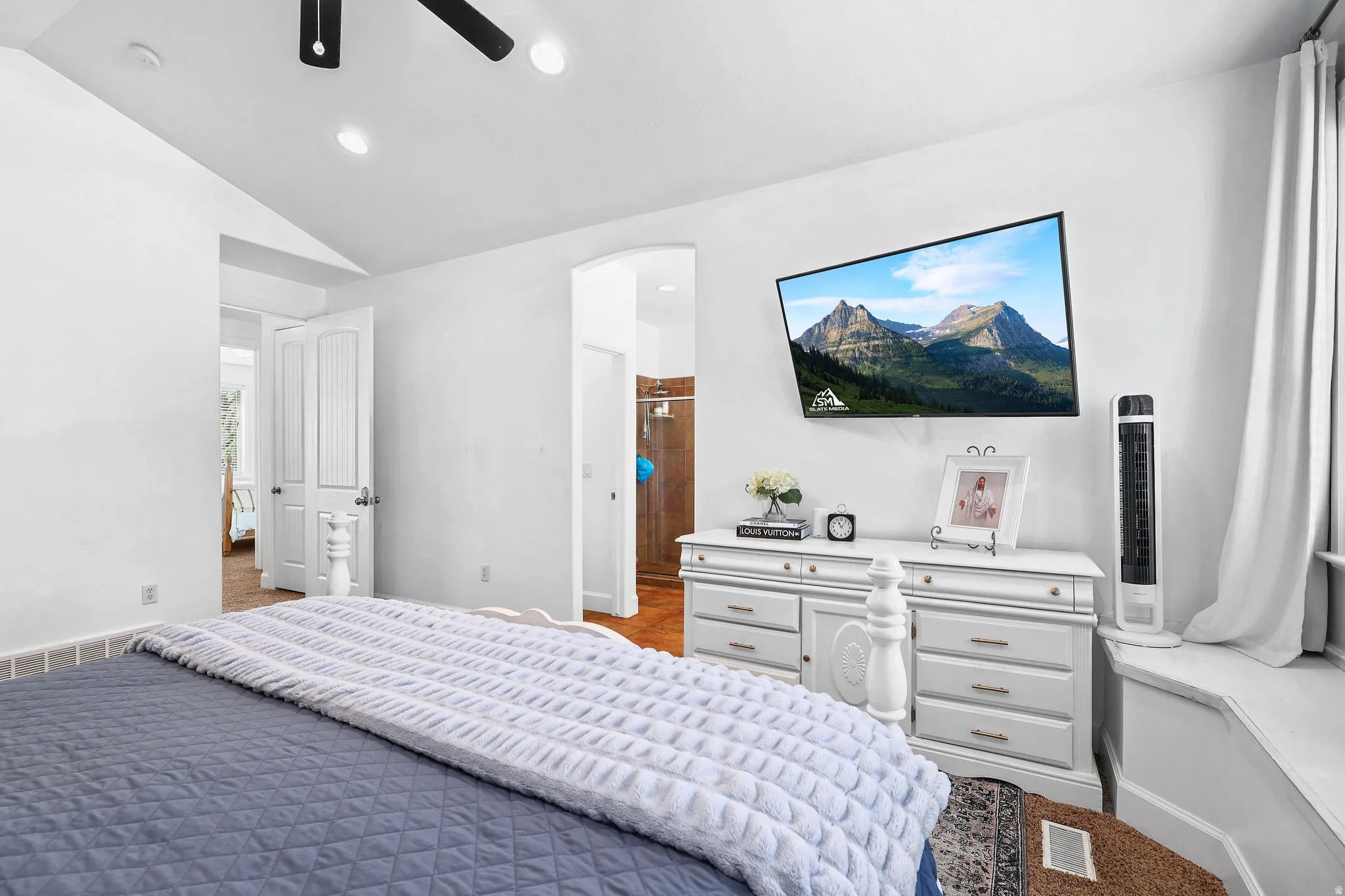 Vaulted ceiling with recessed lighting, wood-finish flooring, and a built-in window seat